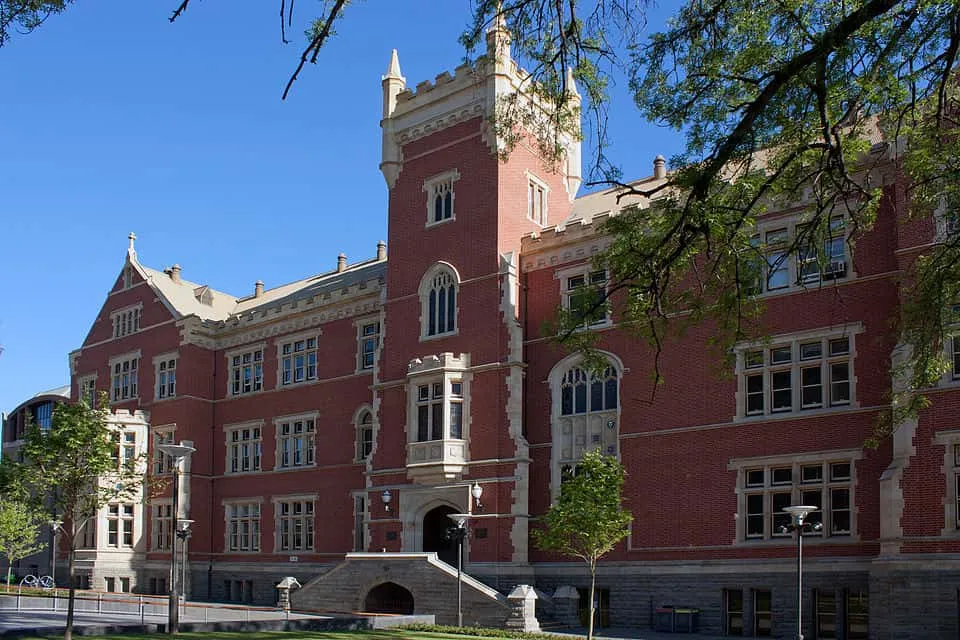 21.南澳大學